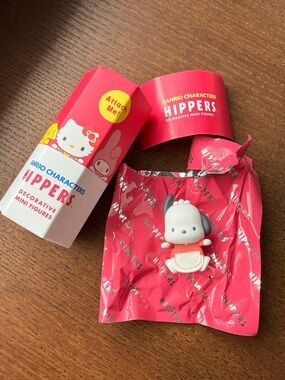 SANRIO Characters HIPPERS Decorative Mini Figurines - Pochacco